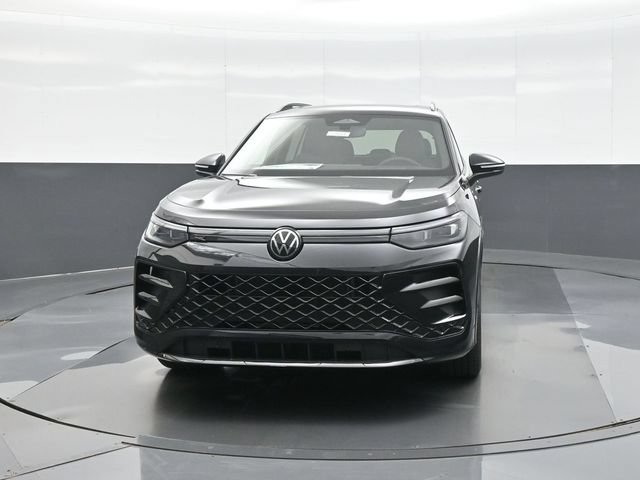 New 2026 Volkswagen Tiguan SE R-Line FWD image 2