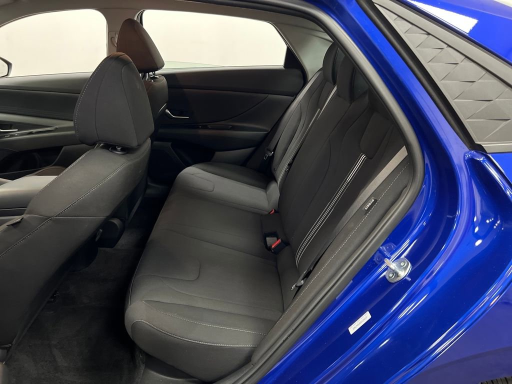 Used 2025 Hyundai Elantra Blue image 25