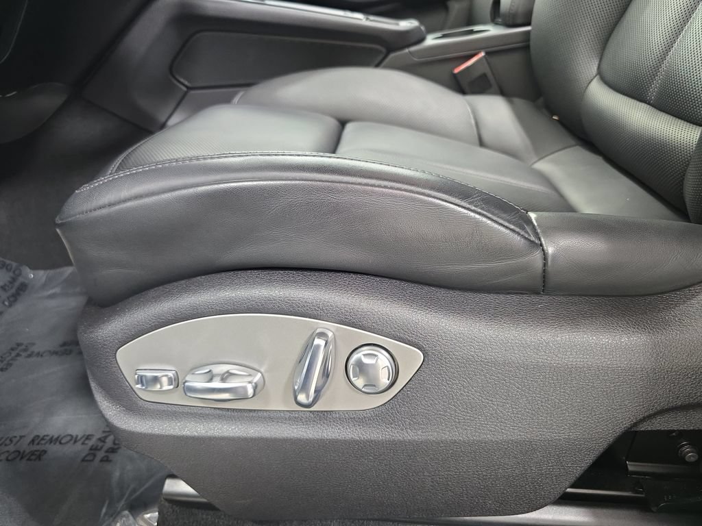 Certified 2026 Porsche Macan AWD/4WD image 23