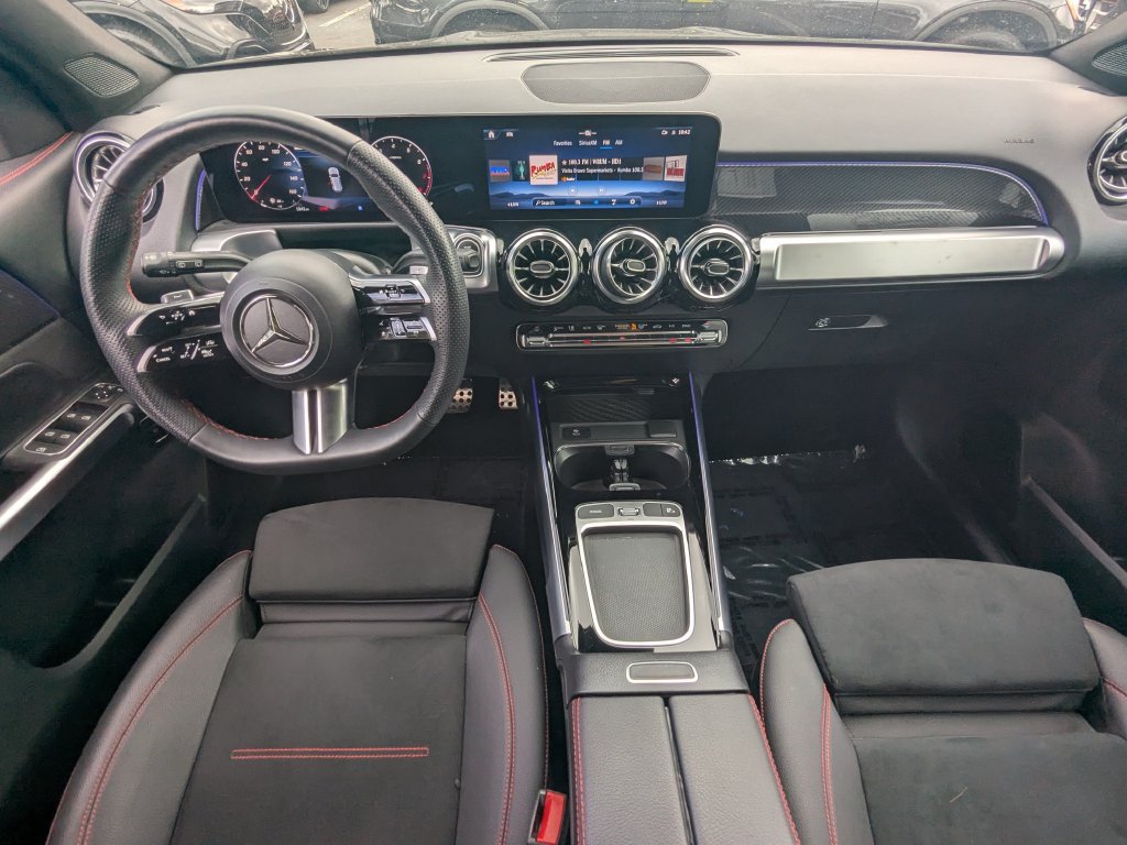 Used 2024 Mercedes-Benz GLB 250 image 2
