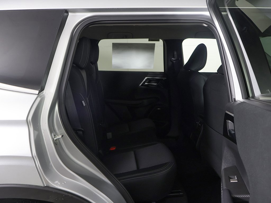 New 2026 Mitsubishi Outlander ES image 30