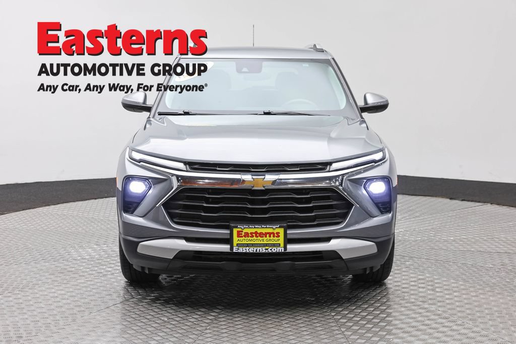 Used 2024 Chevrolet TrailBlazer LT FWD image 2