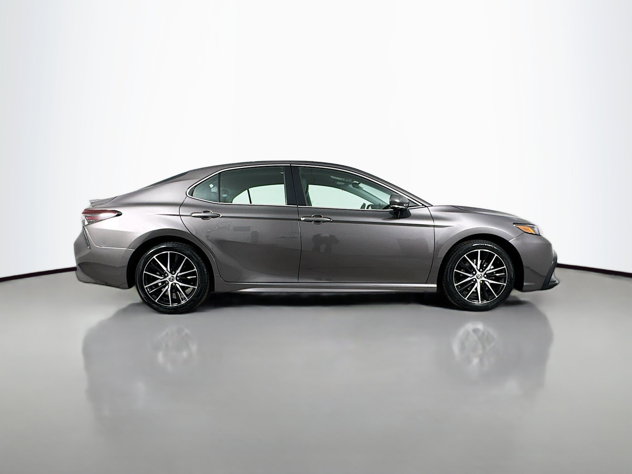 Used 2023 Toyota Camry SE FWD image 8