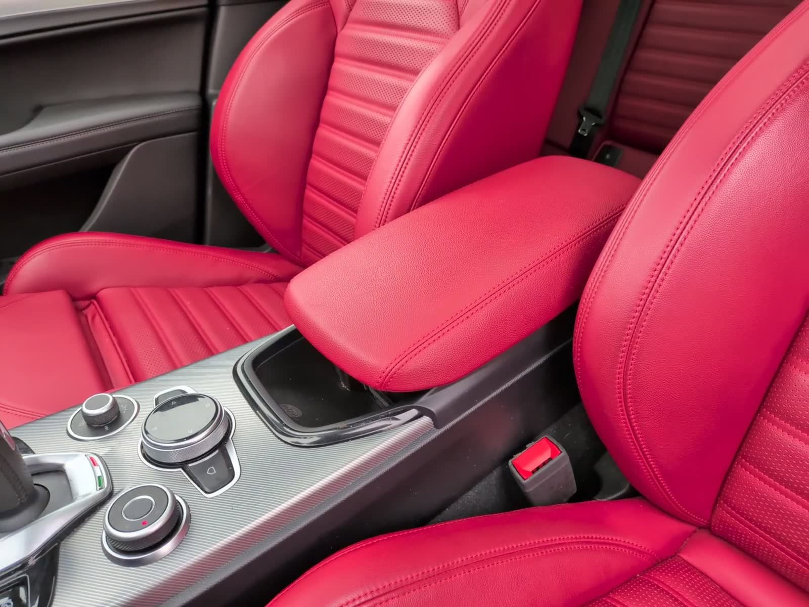 Used 2024 Alfa Romeo Stelvio Veloce image 29