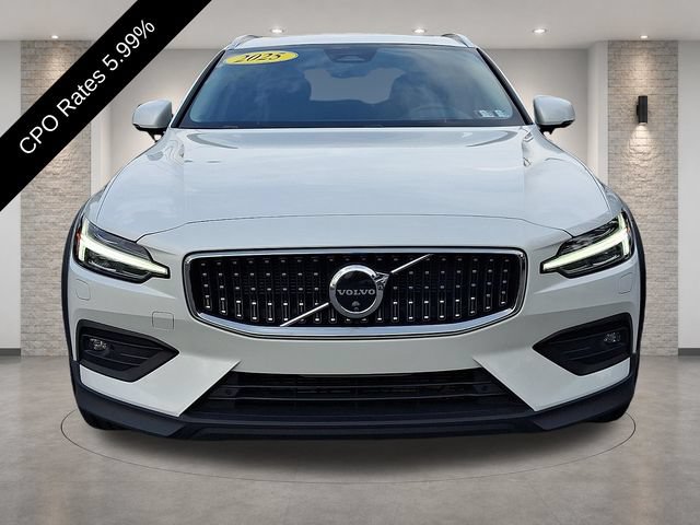 Certified 2025 Volvo V60 B5 Cross Country Ultra AWD/4WD image 2