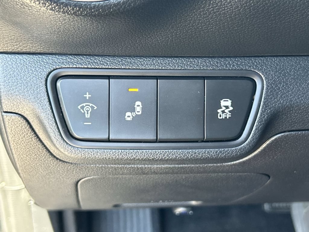 Used 2023 Kia Forte LXS w/ LXS Technology Package FWD image 17