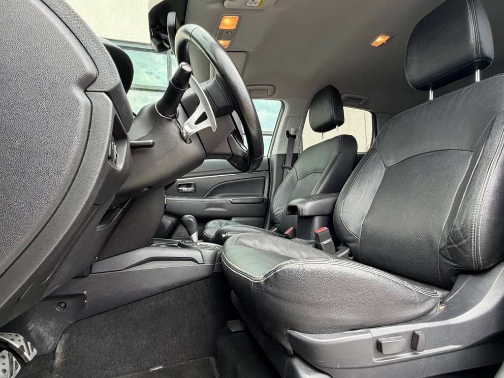 Used 2017 Mitsubishi Outlander Sport SEL AWD/4WD image 6