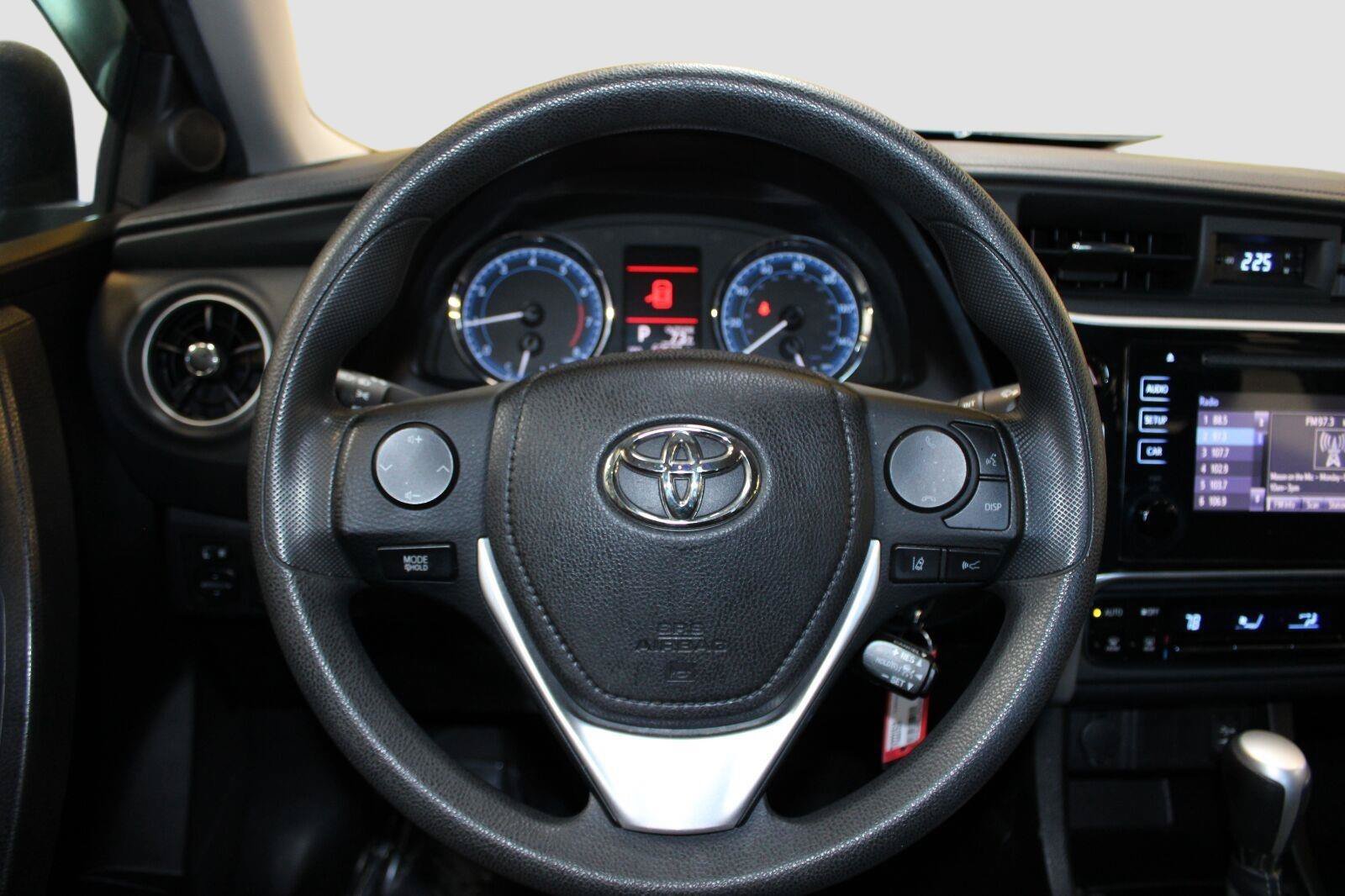 Used 2018 Toyota Corolla LE FWD image 27