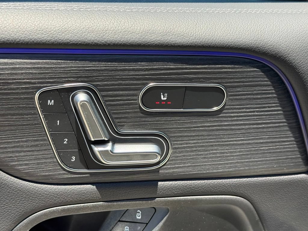 Certified 2026 Mercedes-Benz GLB 250 4MATIC image 4