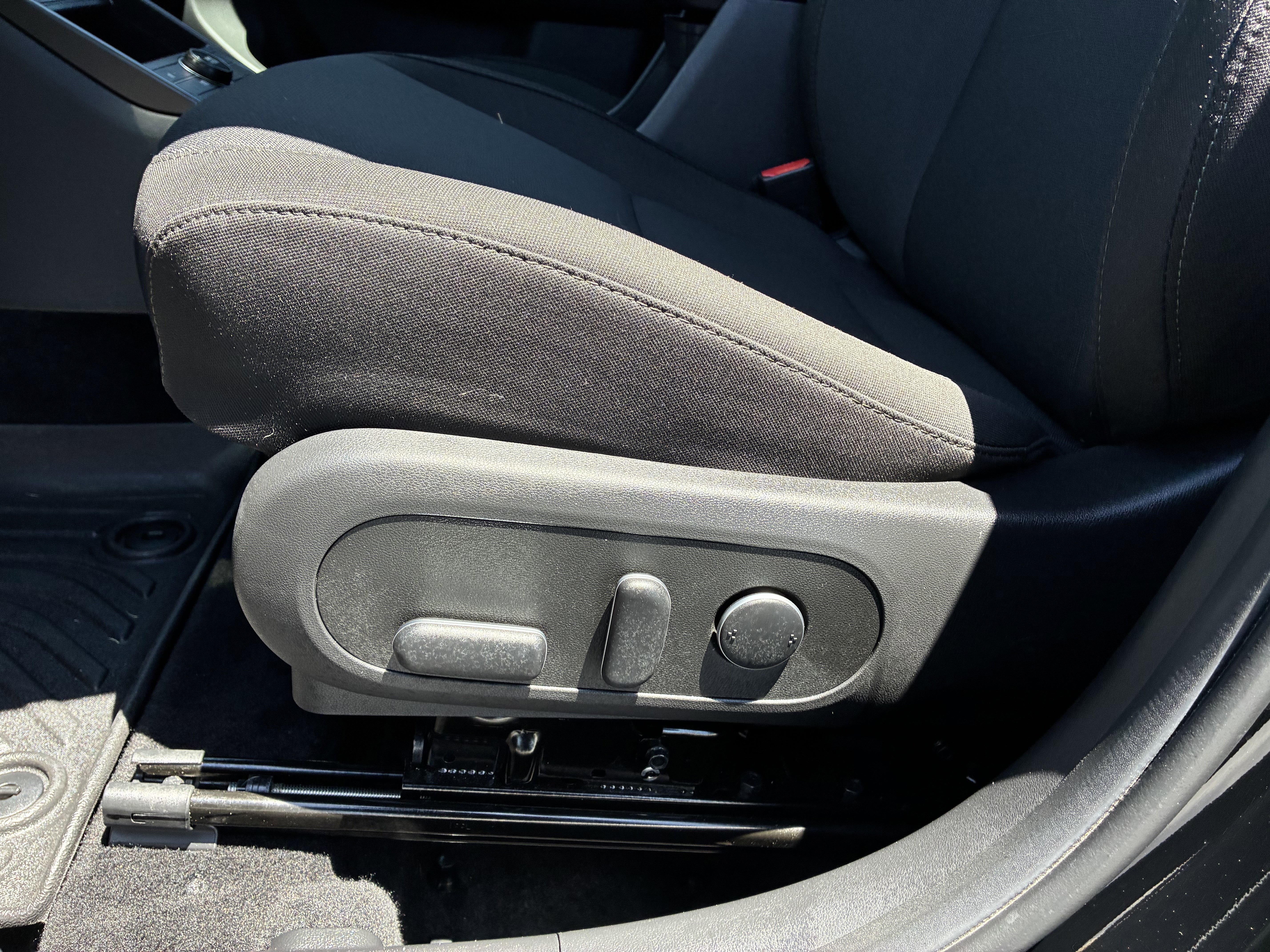 Used 2025 Hyundai Kona SEL FWD image 23