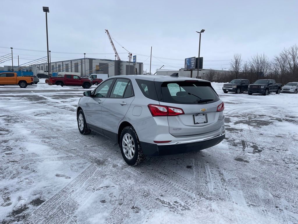 Used 2018 Chevrolet Equinox LS image 3