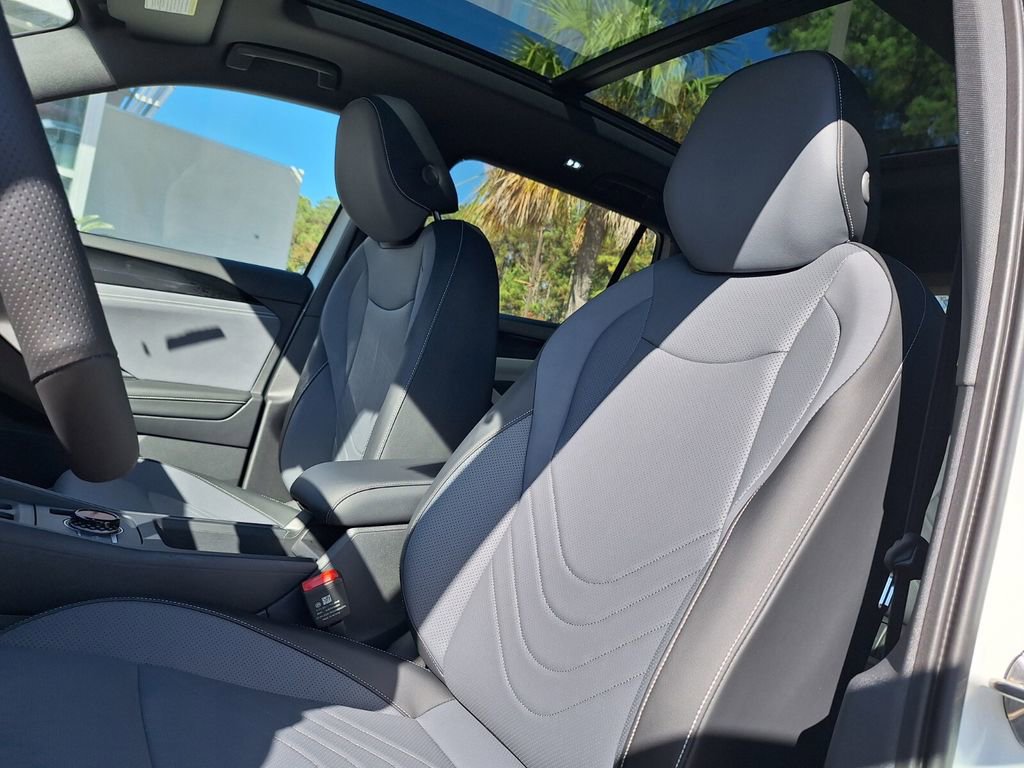 New 2026 Volkswagen Tiguan SE R-Line image 11