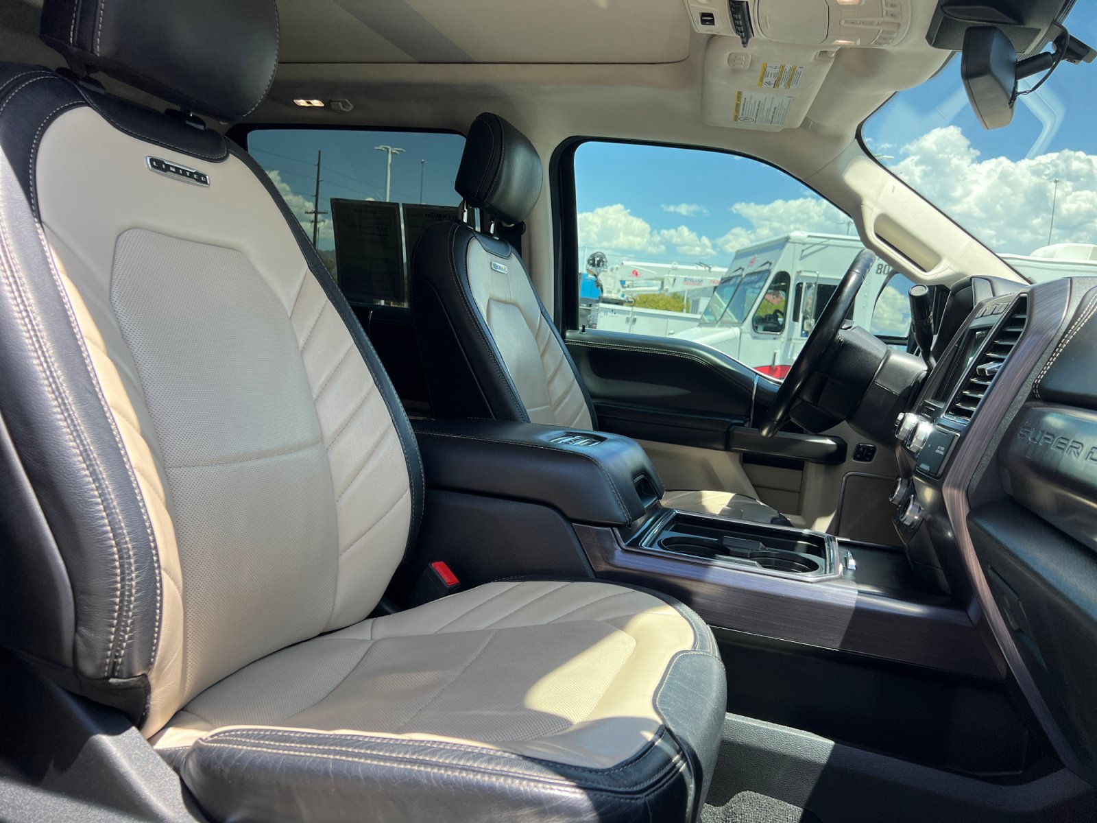 Used 2021 Ford F350 Limited w/ FX4 Off-Road Package AWD/4WD image 32