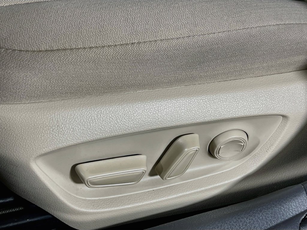 Certified 2019 Toyota Camry LE FWD image 17