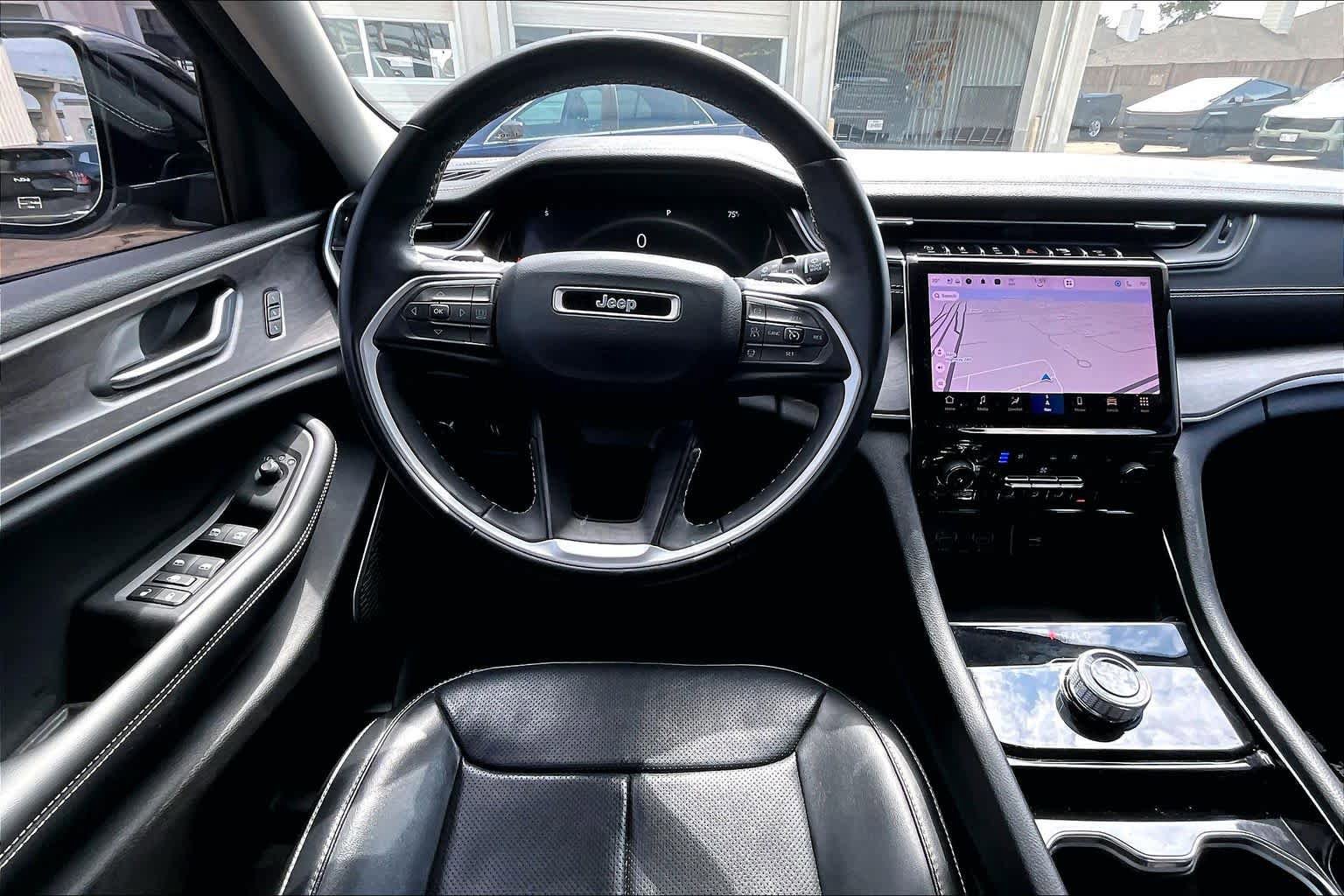Used 2022 Jeep Grand Cherokee Limited w/ Luxury Tech Group II image 6