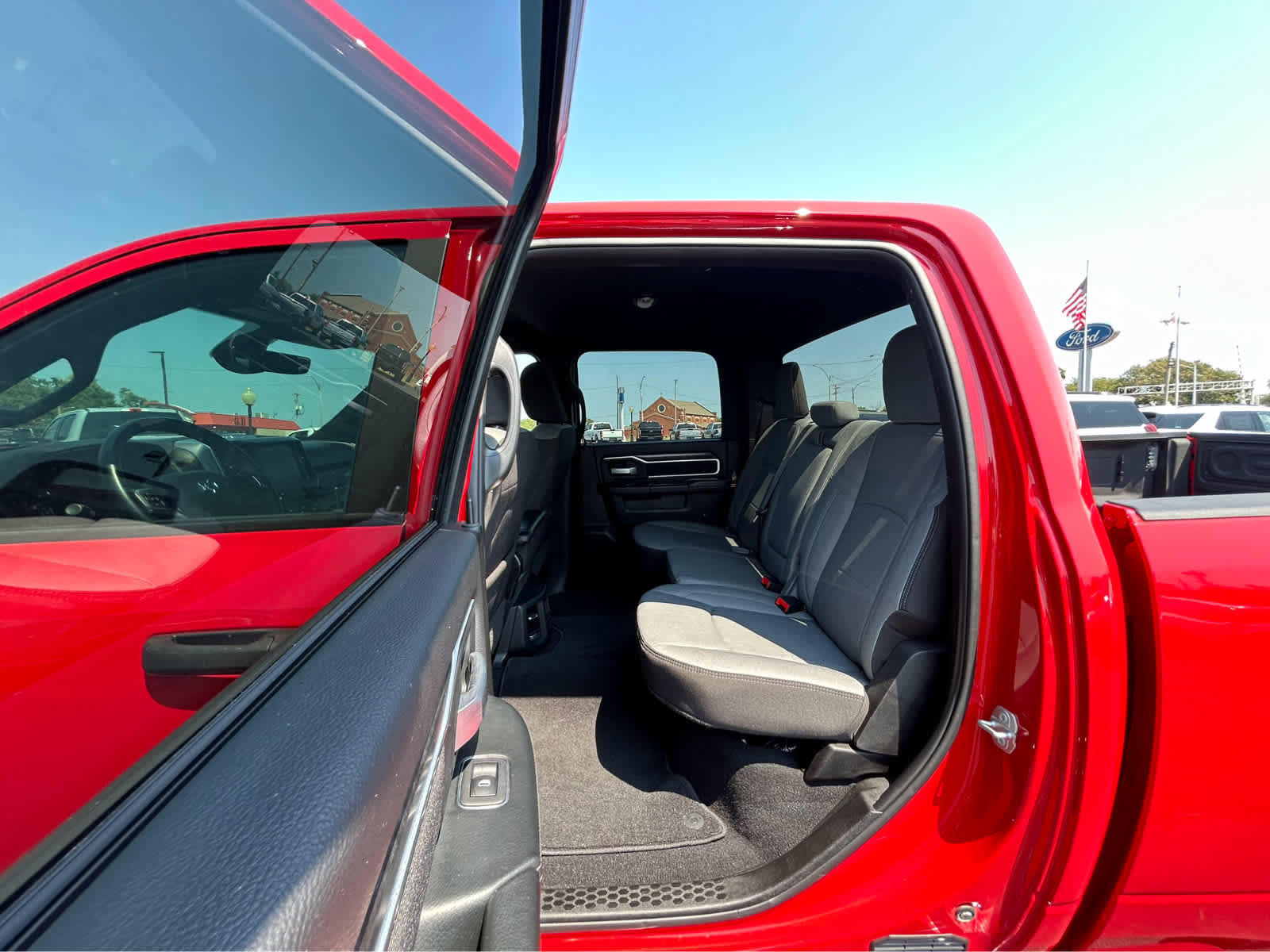 Used 2024 RAM 2500 Big Horn w/ Bed Utility Group image 8