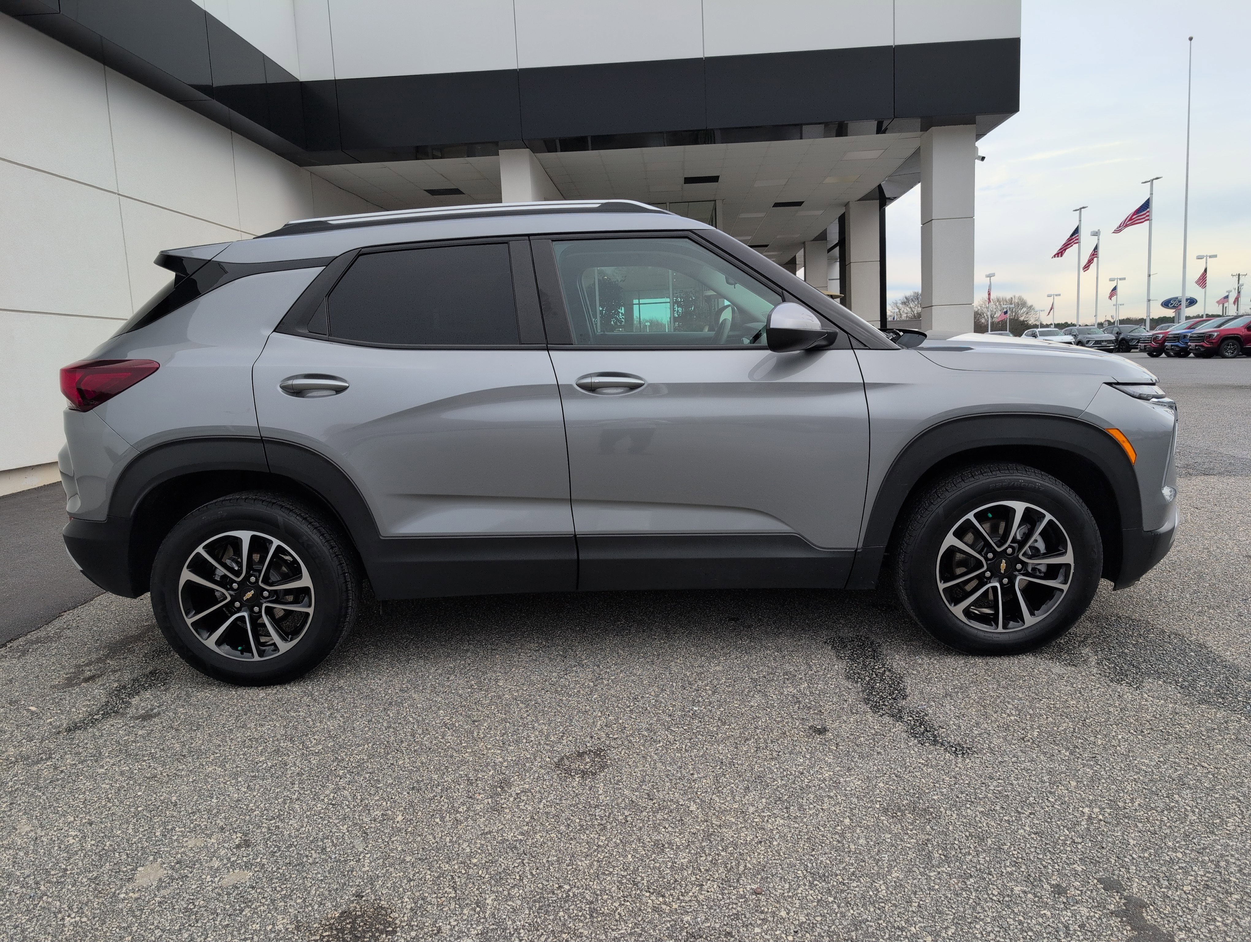 Used 2025 Chevrolet TrailBlazer LT image 8