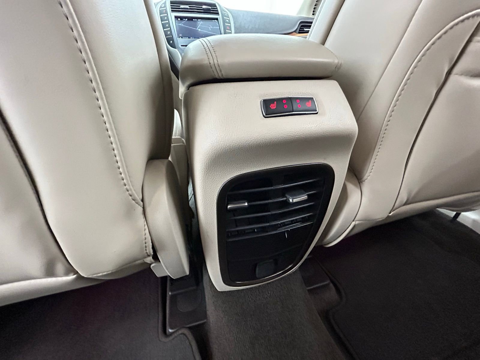 Used 2018 Lincoln MKC Select w/ Select Plus Package image 32