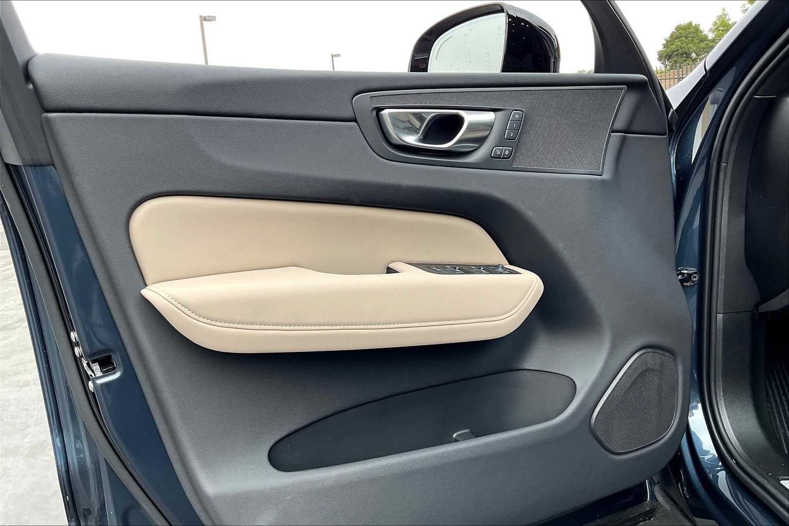 New 2026 Volvo XC60 T8 Plus w/ Protection Package Premier image 24