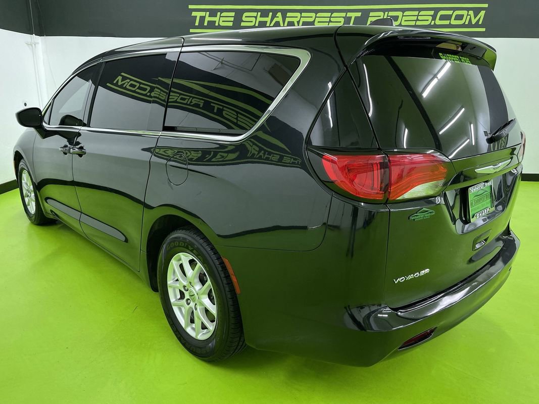 Used 2022 Chrysler Voyager LX image 7
