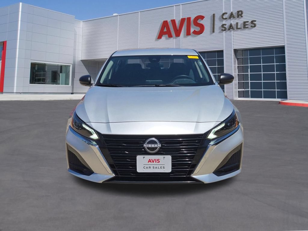 Used 2025 Nissan Altima 2.5 SV FWD image 10