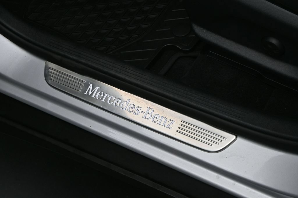 Used 2017 Mercedes-Benz GLC 300 4MATIC image 6