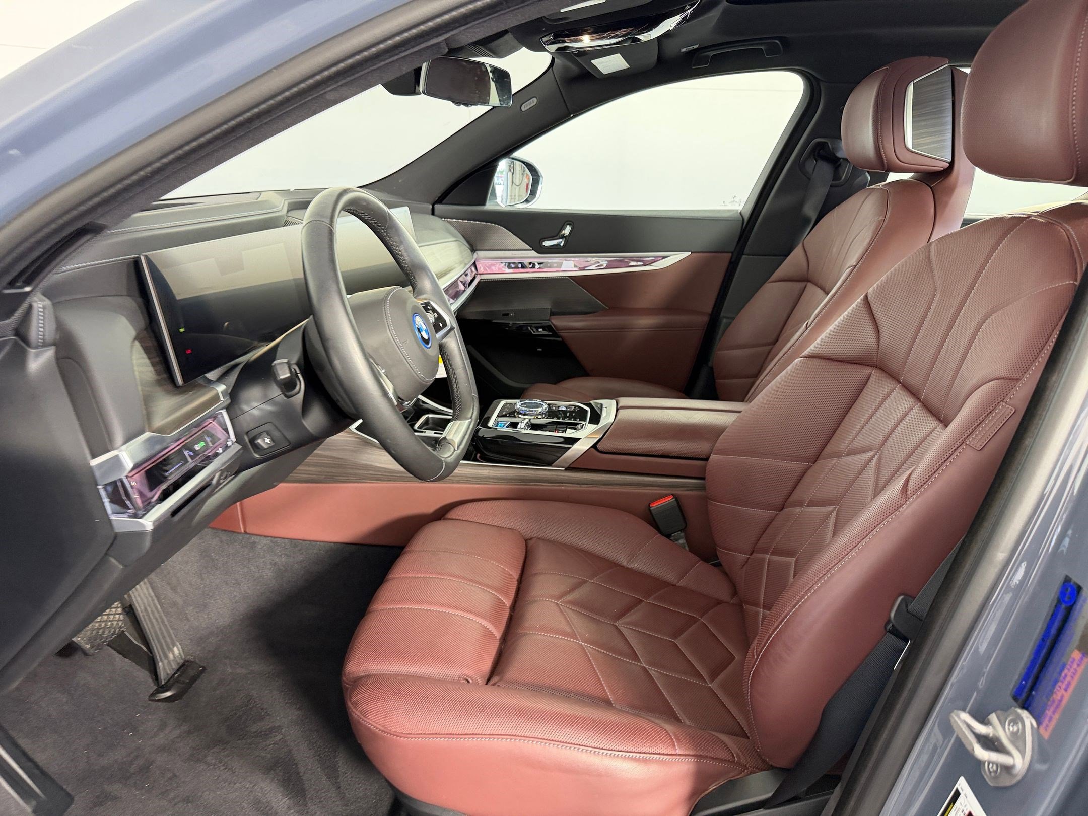 Used 2023 BMW i7 xDrive60 AWD/4WD image 5