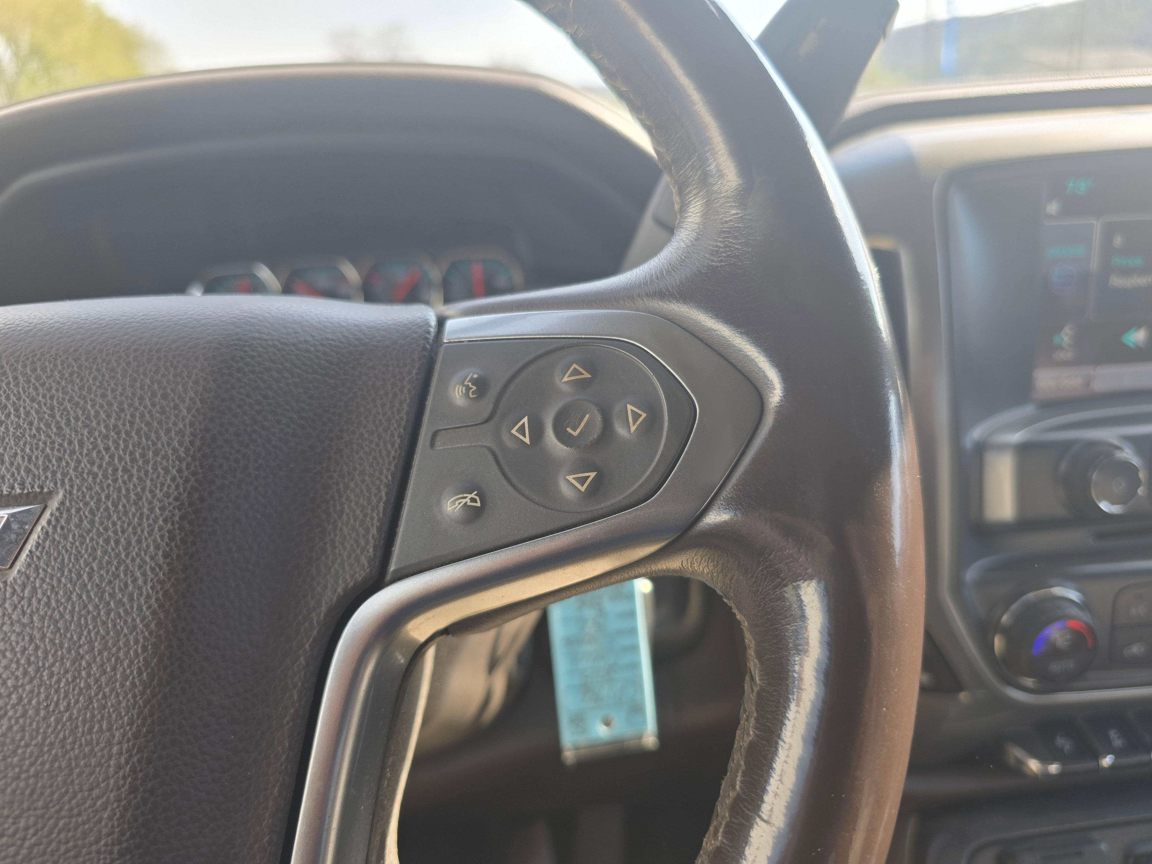 Used 2015 Chevrolet Silverado 1500 LTZ Z71 w/ LTZ Plus Package AWD/4WD image 19