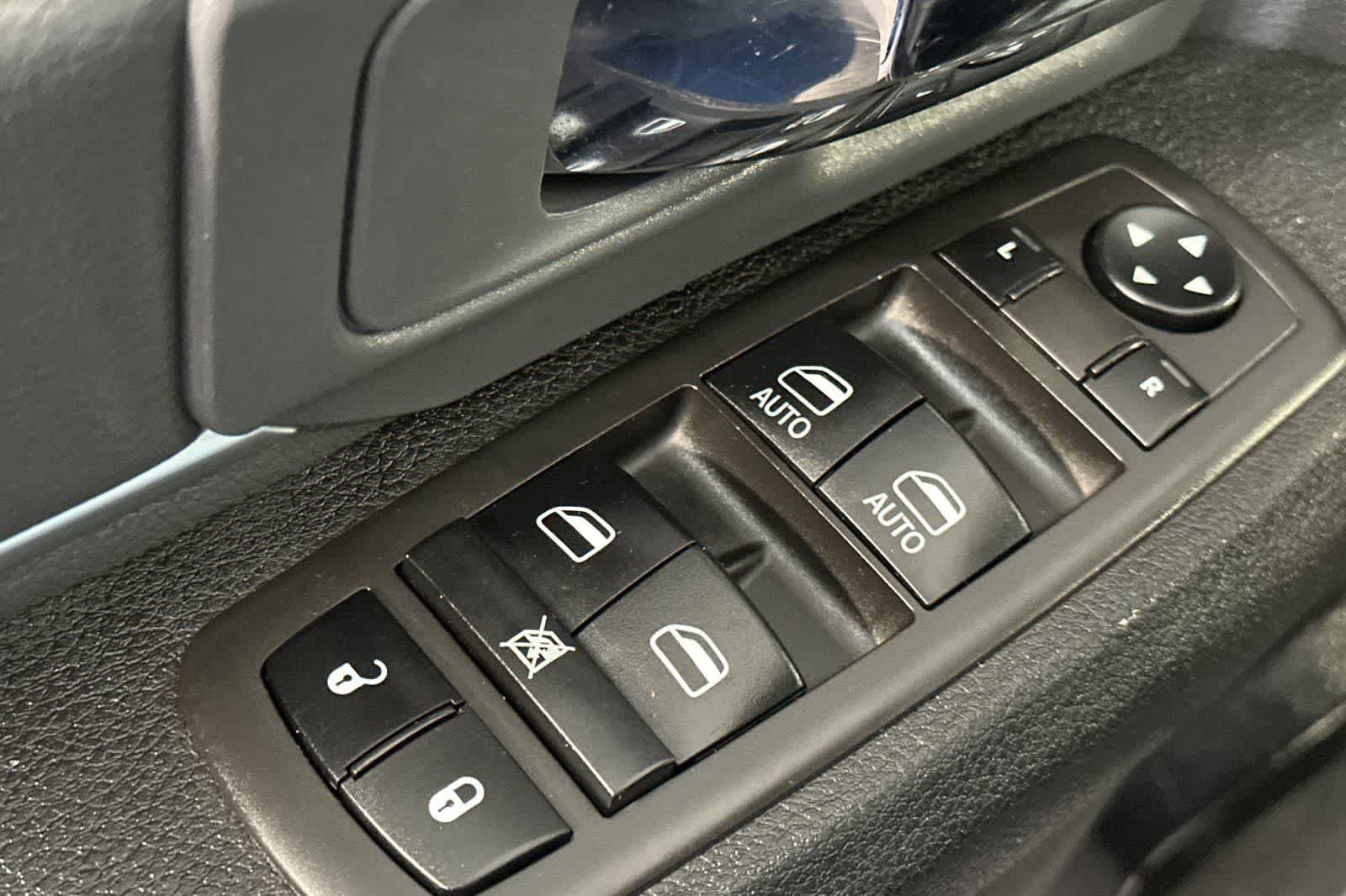 Used 2021 RAM 1500 Classic SLT AWD/4WD image 14