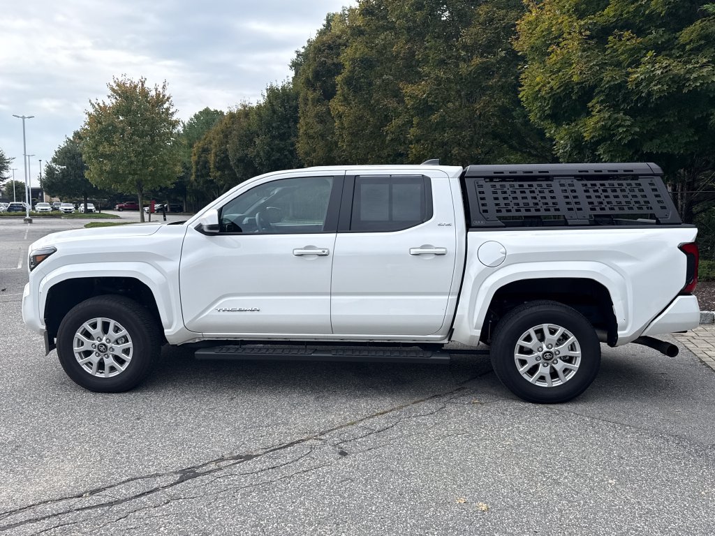 Used 2025 Toyota Tacoma SR5 AWD/4WD image 8