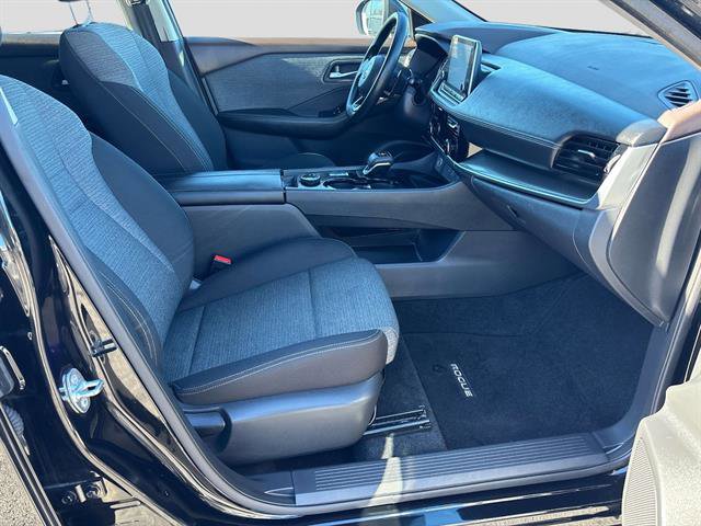 Used 2022 Nissan Rogue SV image 15