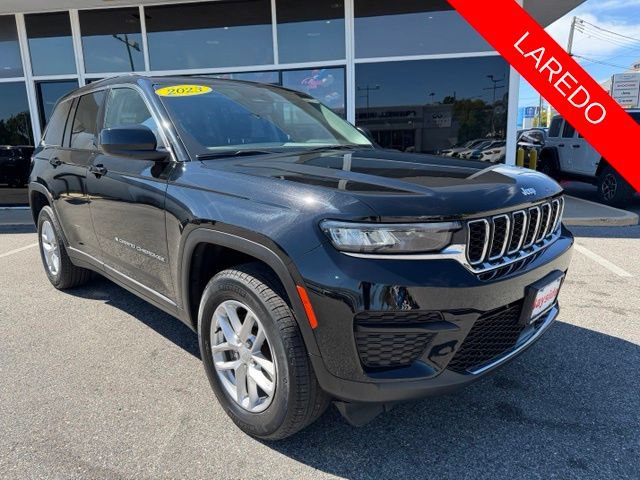 Used 2023 Jeep Grand Cherokee Laredo w/ Luxury Tech Group I AWD/4WD image 4