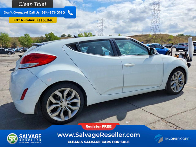 Used 2013 Hyundai Veloster w/ Style Pkg FWD image 4