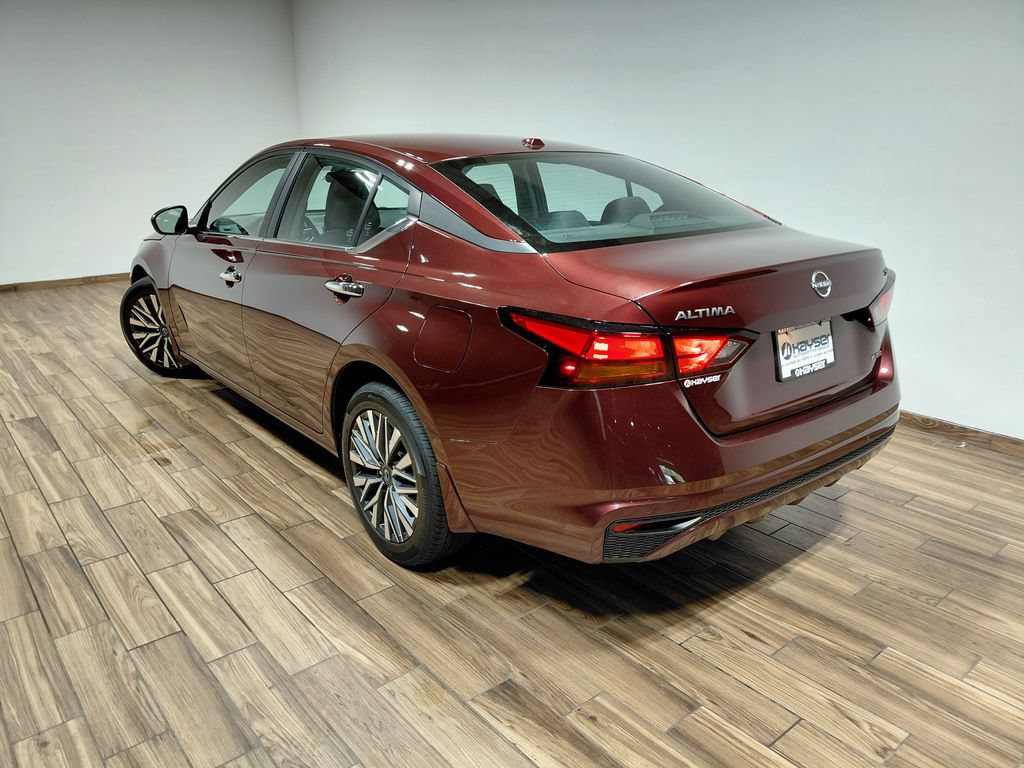 Used 2024 Nissan Altima 2.5 SV AWD/4WD image 19