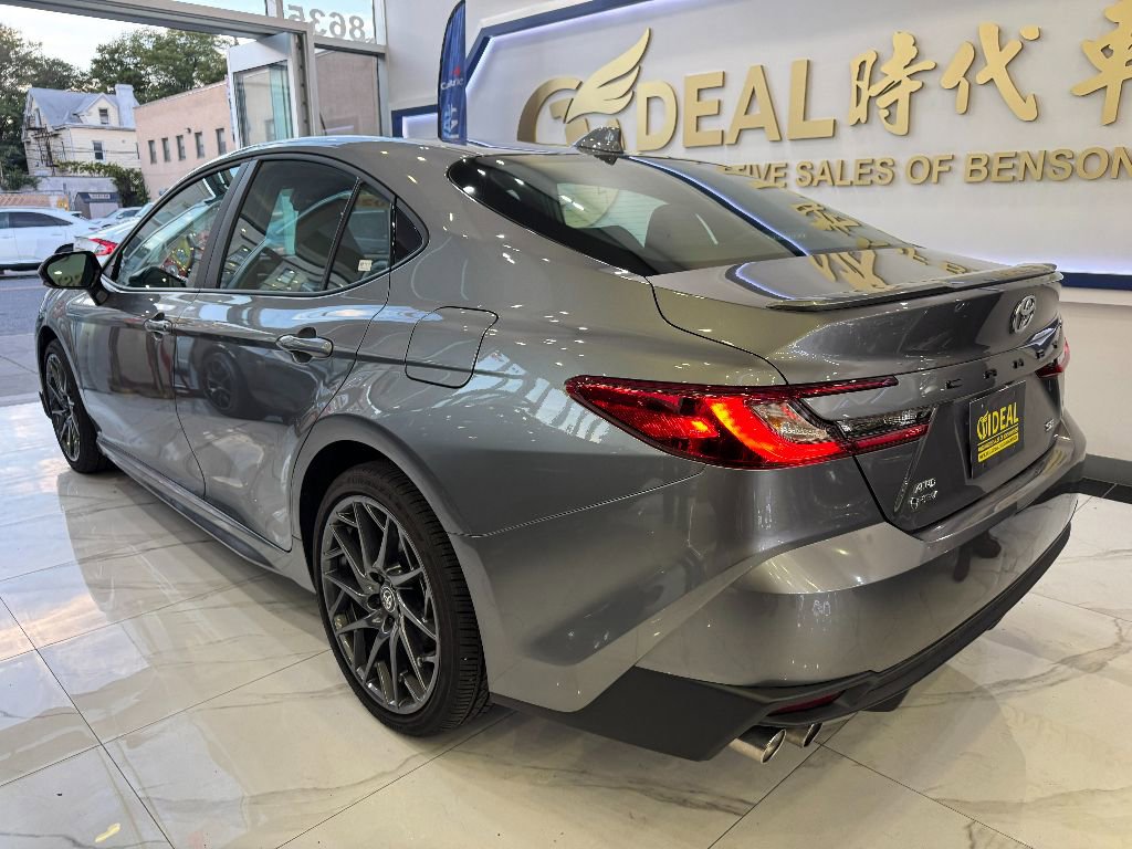 Used 2025 Toyota Camry SE image 6