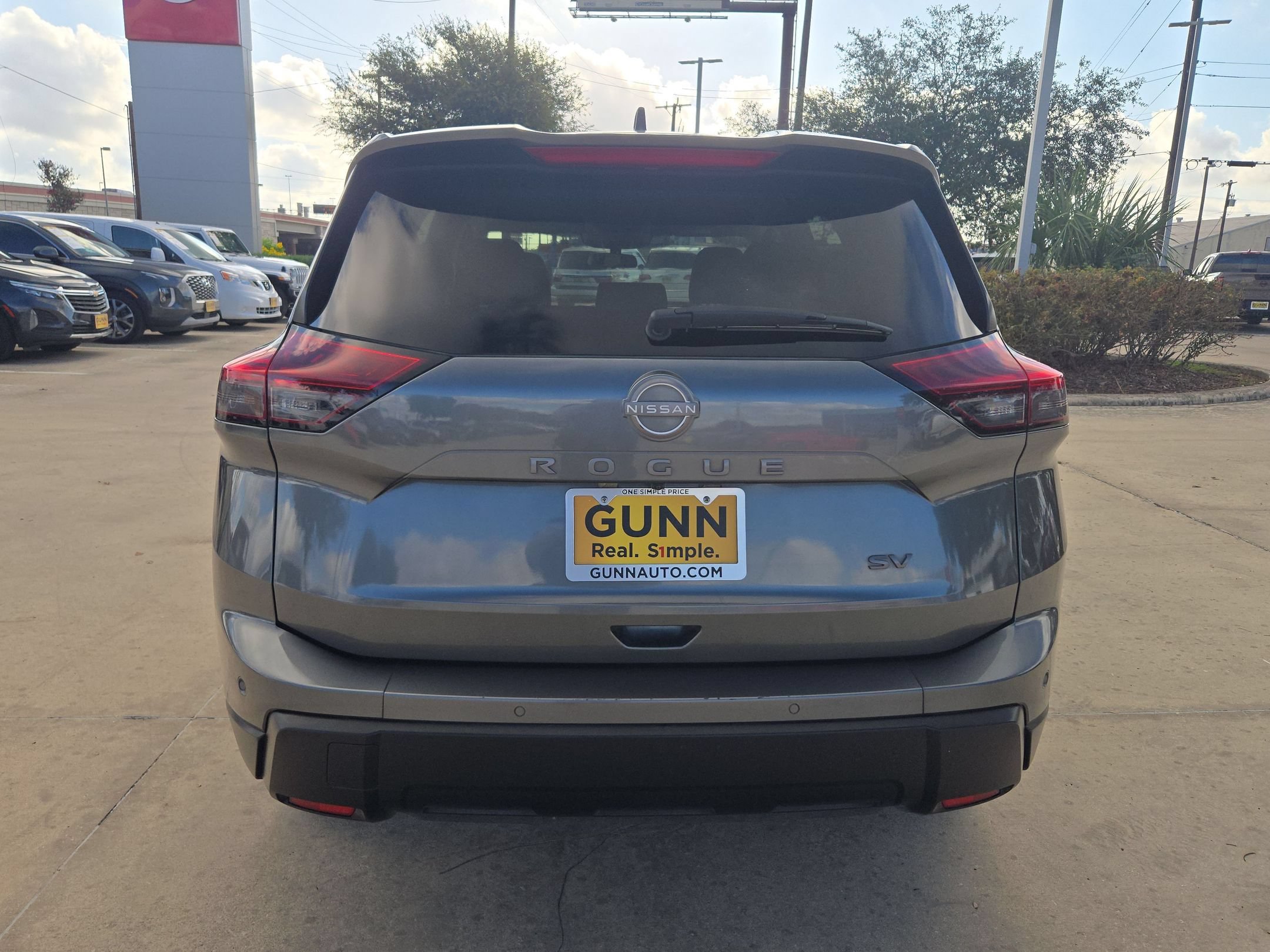 Used 2024 Nissan Rogue SV AWD/4WD image 4