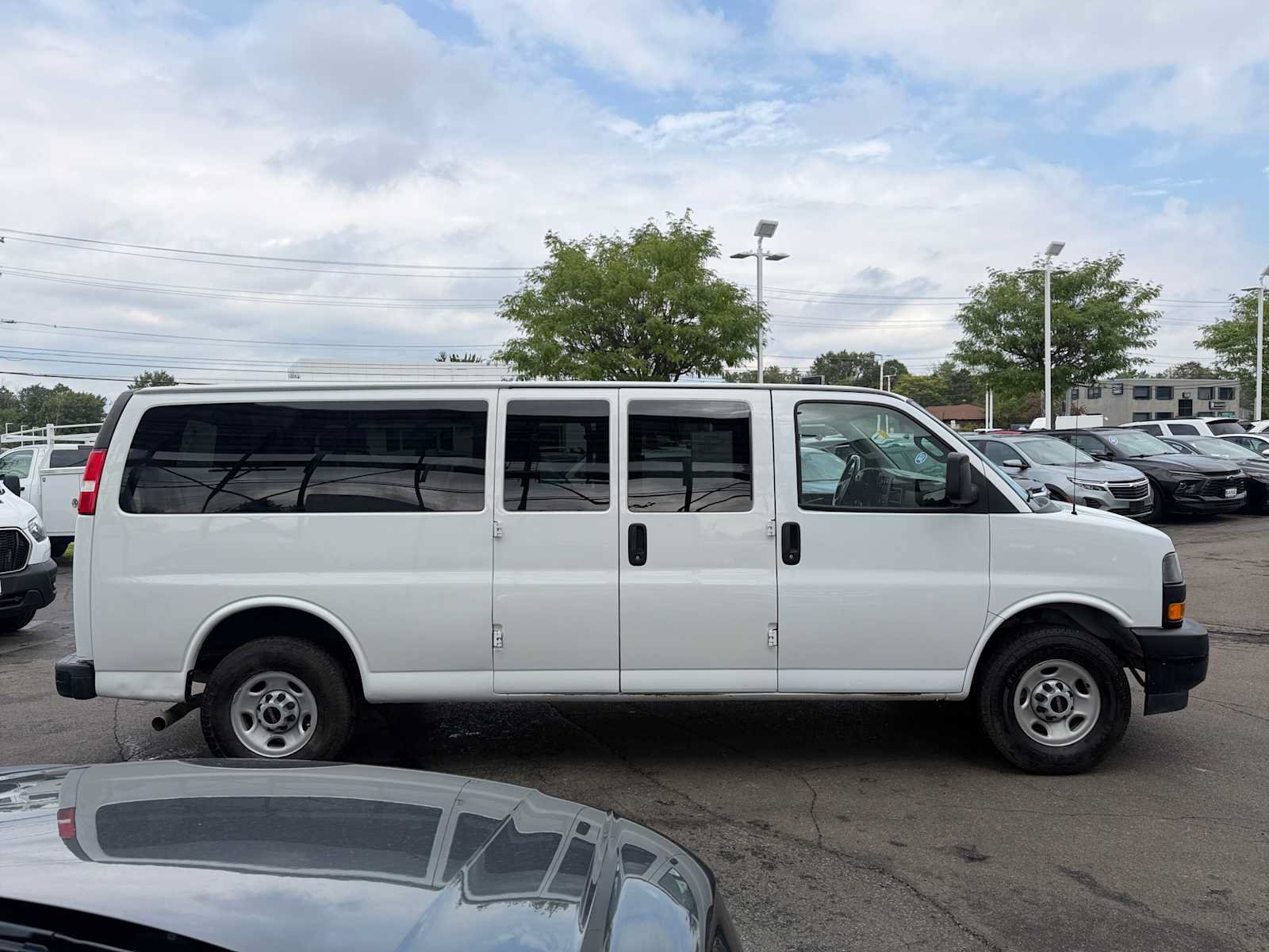 Used 2022 GMC Savana 3500 LS RWD image 6