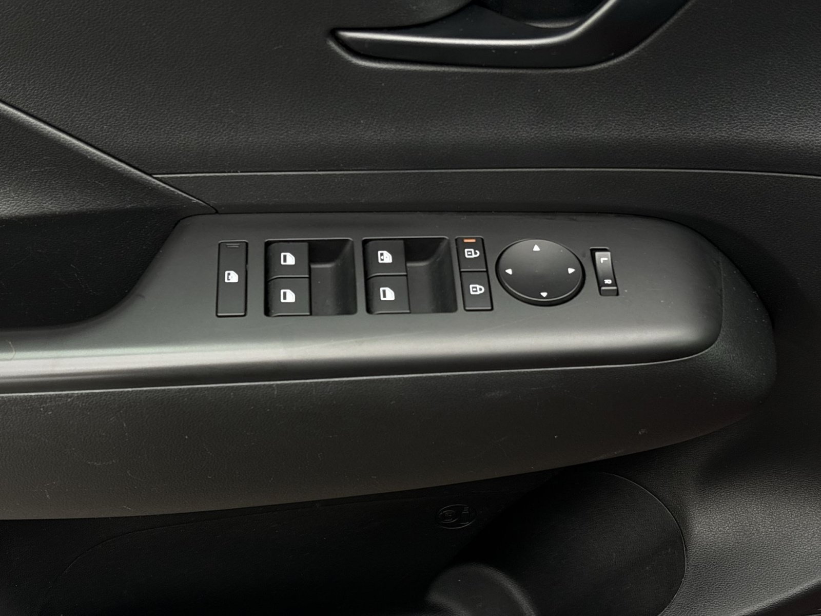 Certified 2025 Hyundai Kona SEL AWD/4WD image 15