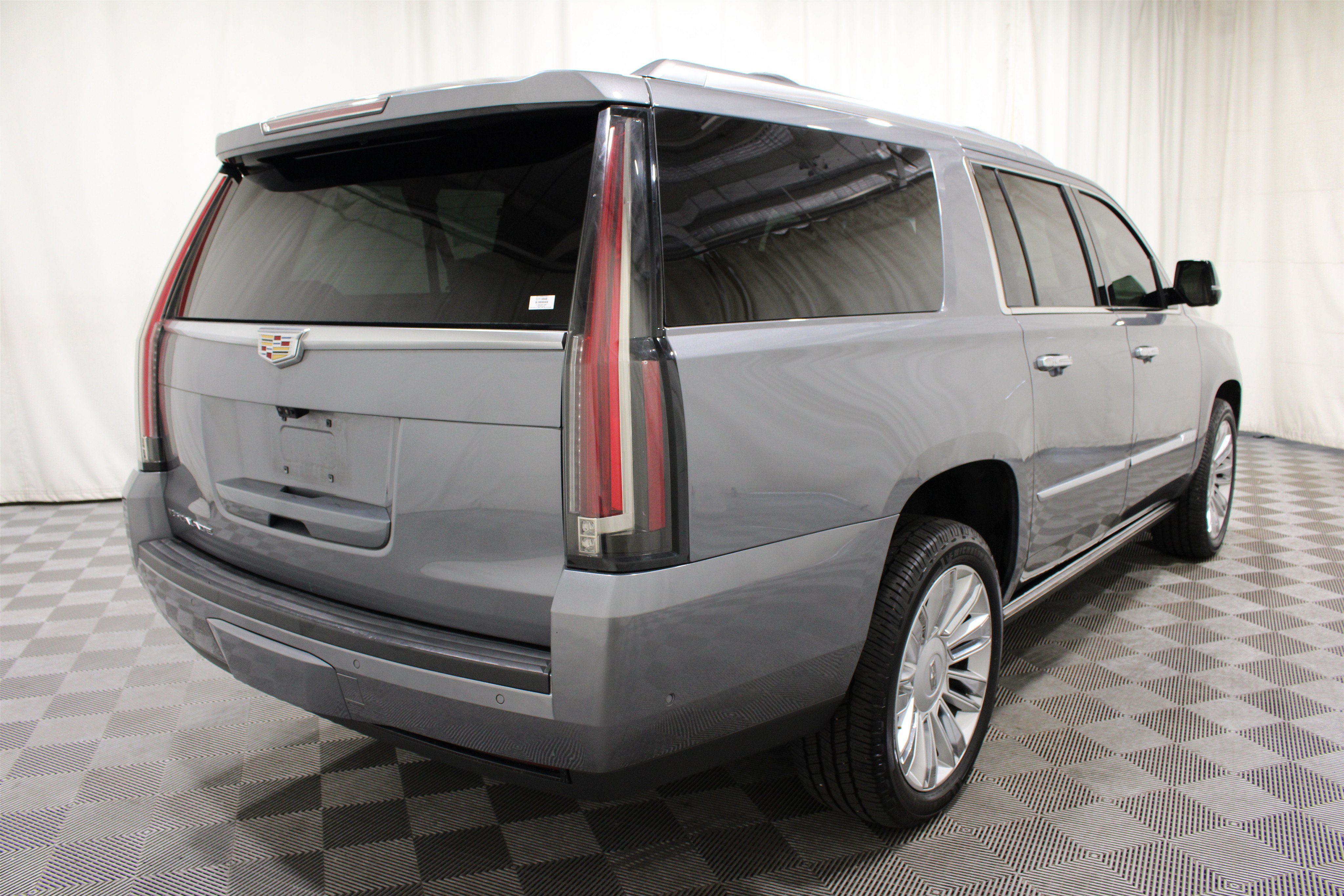 Used 2019 Cadillac Escalade ESV Platinum AWD/4WD image 31