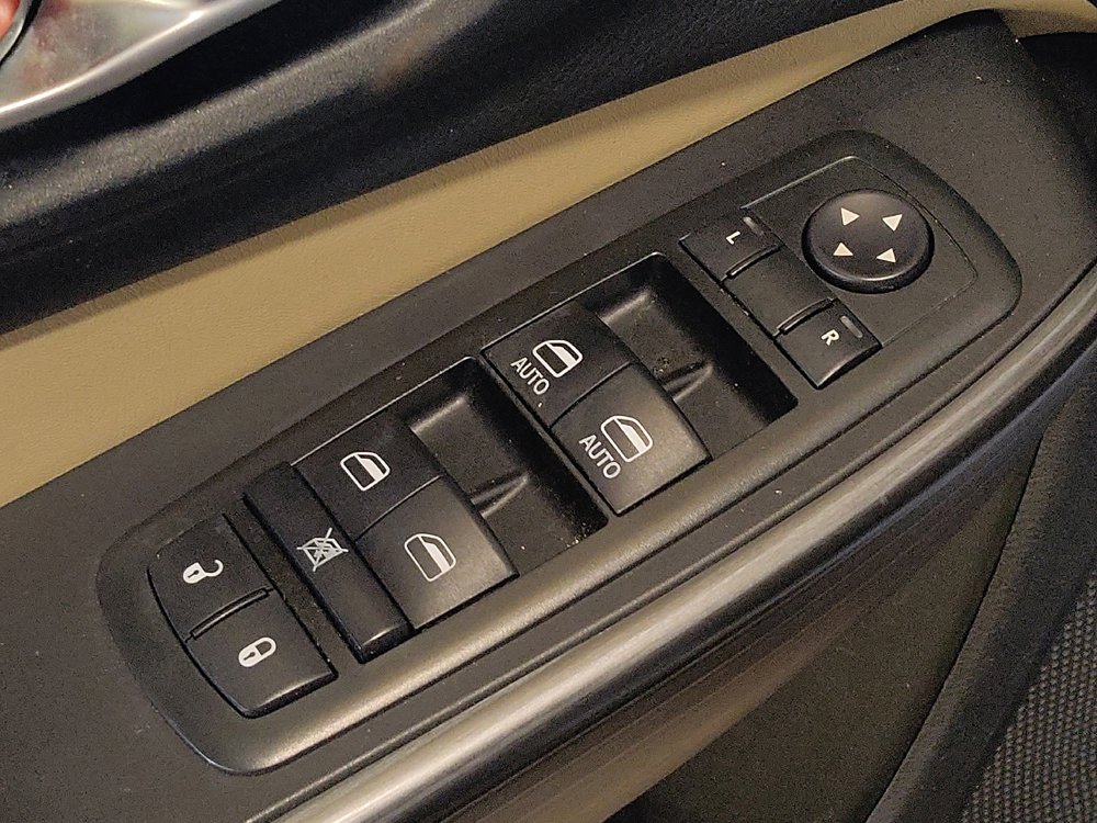 Used 2015 Jeep Cherokee Limited w/ Luxury Group FWD image 27