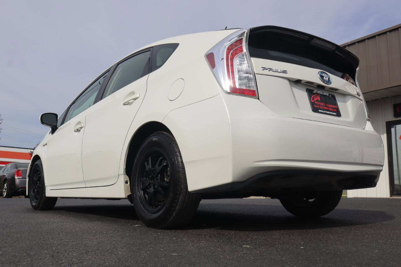 Used 2015 Toyota Prius Four w/ Deluxe Solar Roof Package image 19