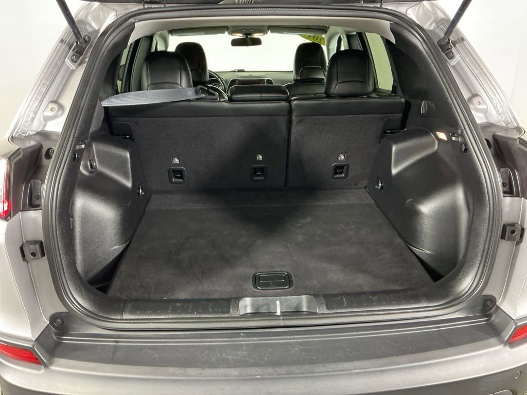 Used 2019 Jeep Cherokee Latitude Plus image 12