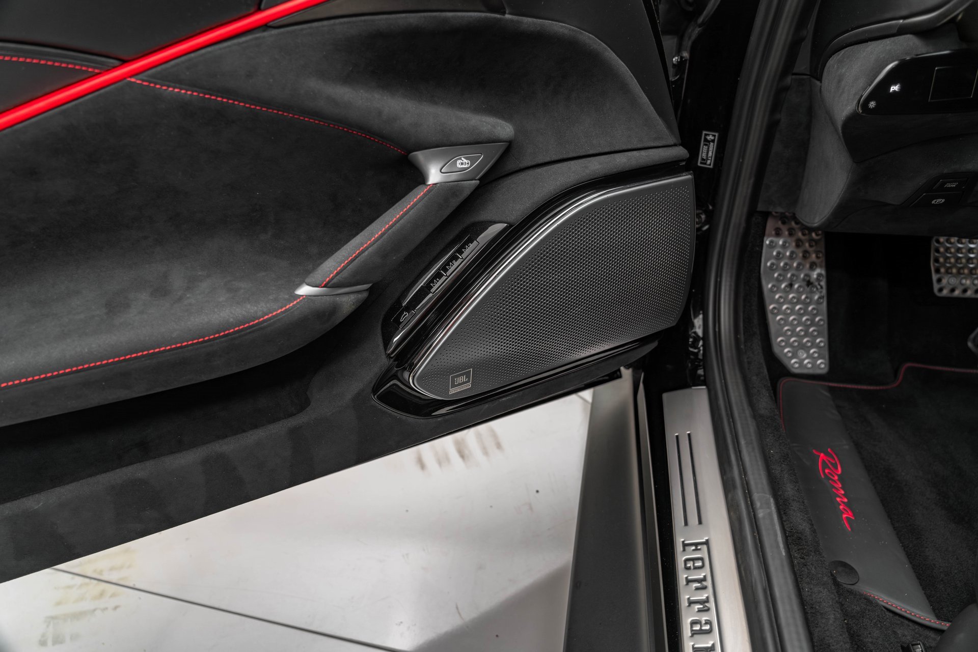 Certified 2024 Ferrari Roma Base image 35