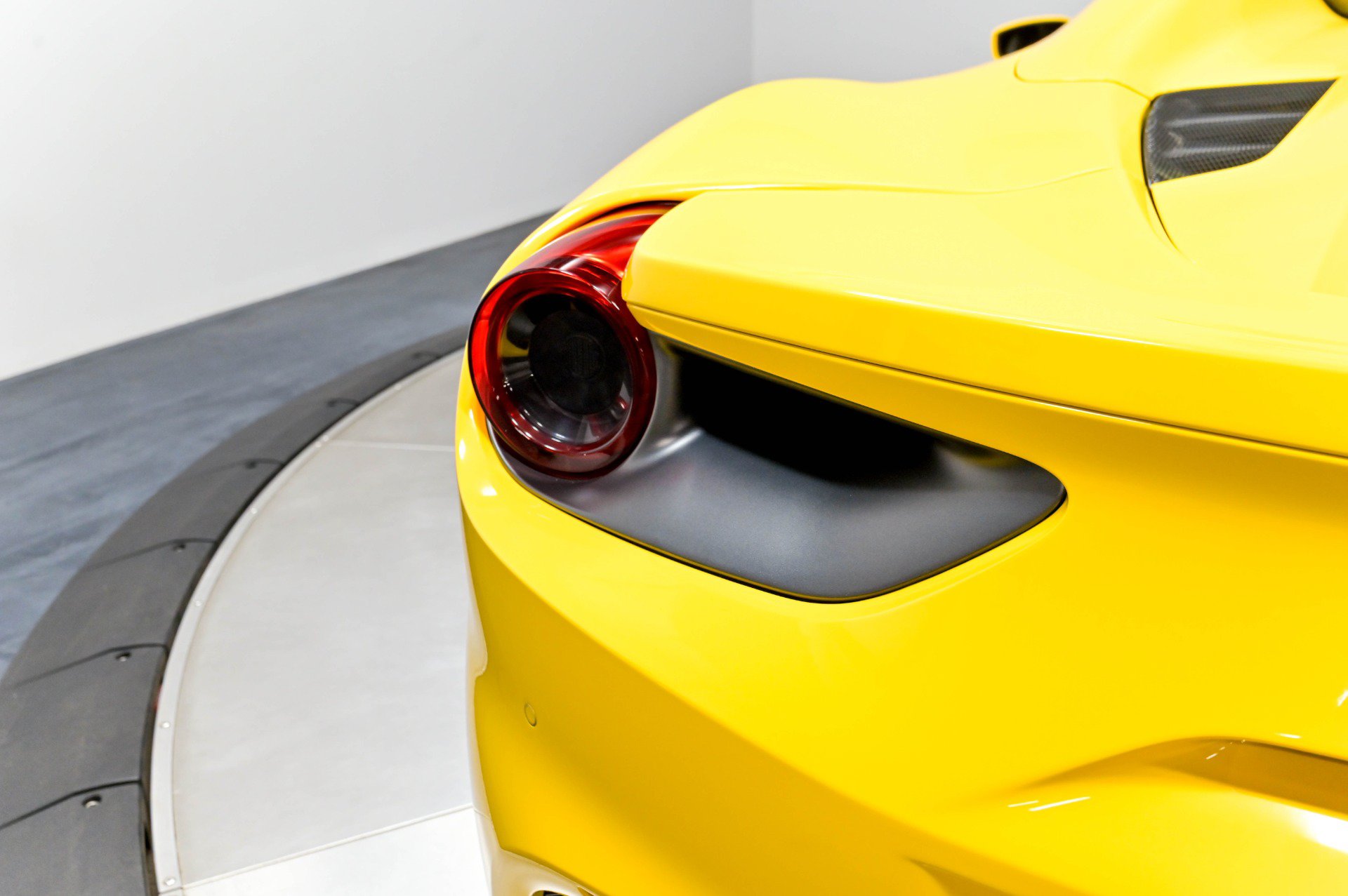 Used 2017 Ferrari 488 Spider RWD image 80