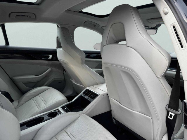 Used 2017 Porsche Panamera image 47