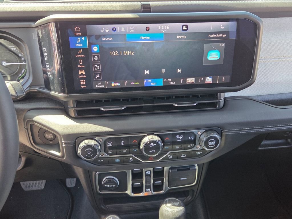 Used 2025 Jeep Wrangler Unlimited Sahara w/ Safety Group AWD/4WD image 17