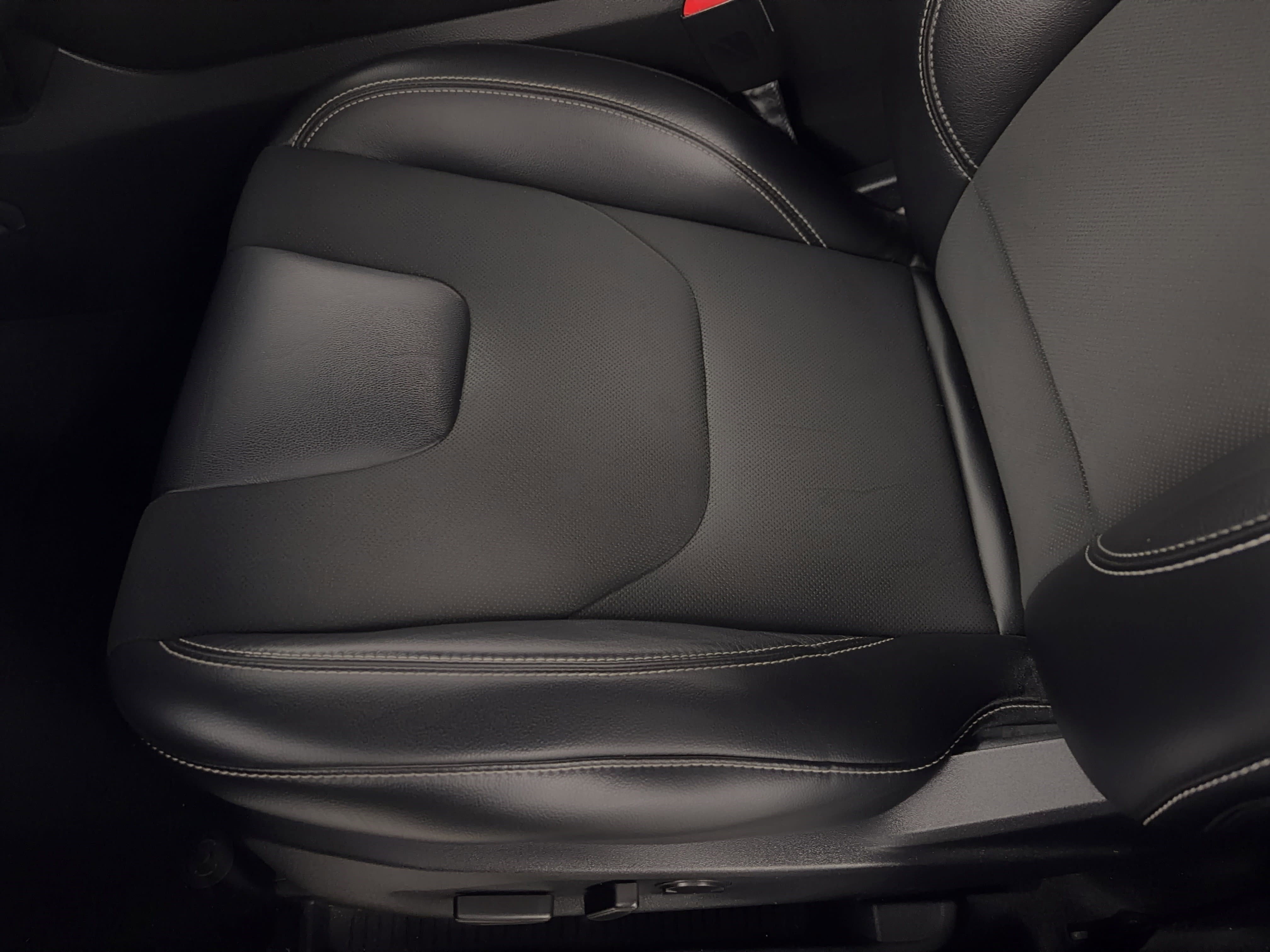 Used 2021 Ford Edge ST image 16