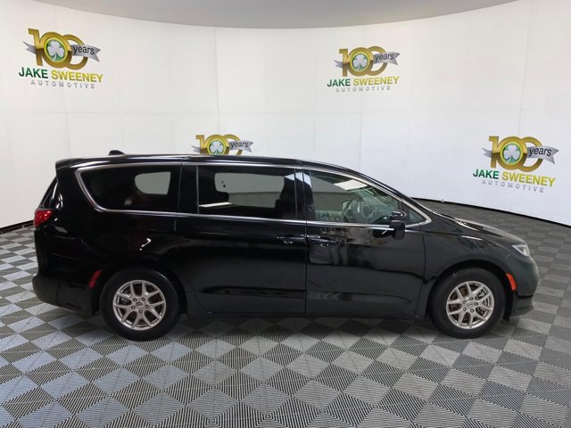 Used 2024 Chrysler Pacifica Touring-L image 11