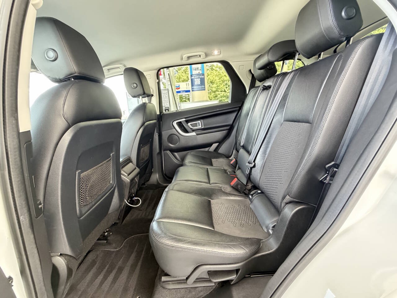 Used 2017 Land Rover Discovery Sport SE AWD/4WD image 9