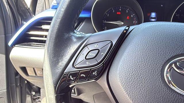 Used 2022 Toyota C-HR XLE FWD image 21